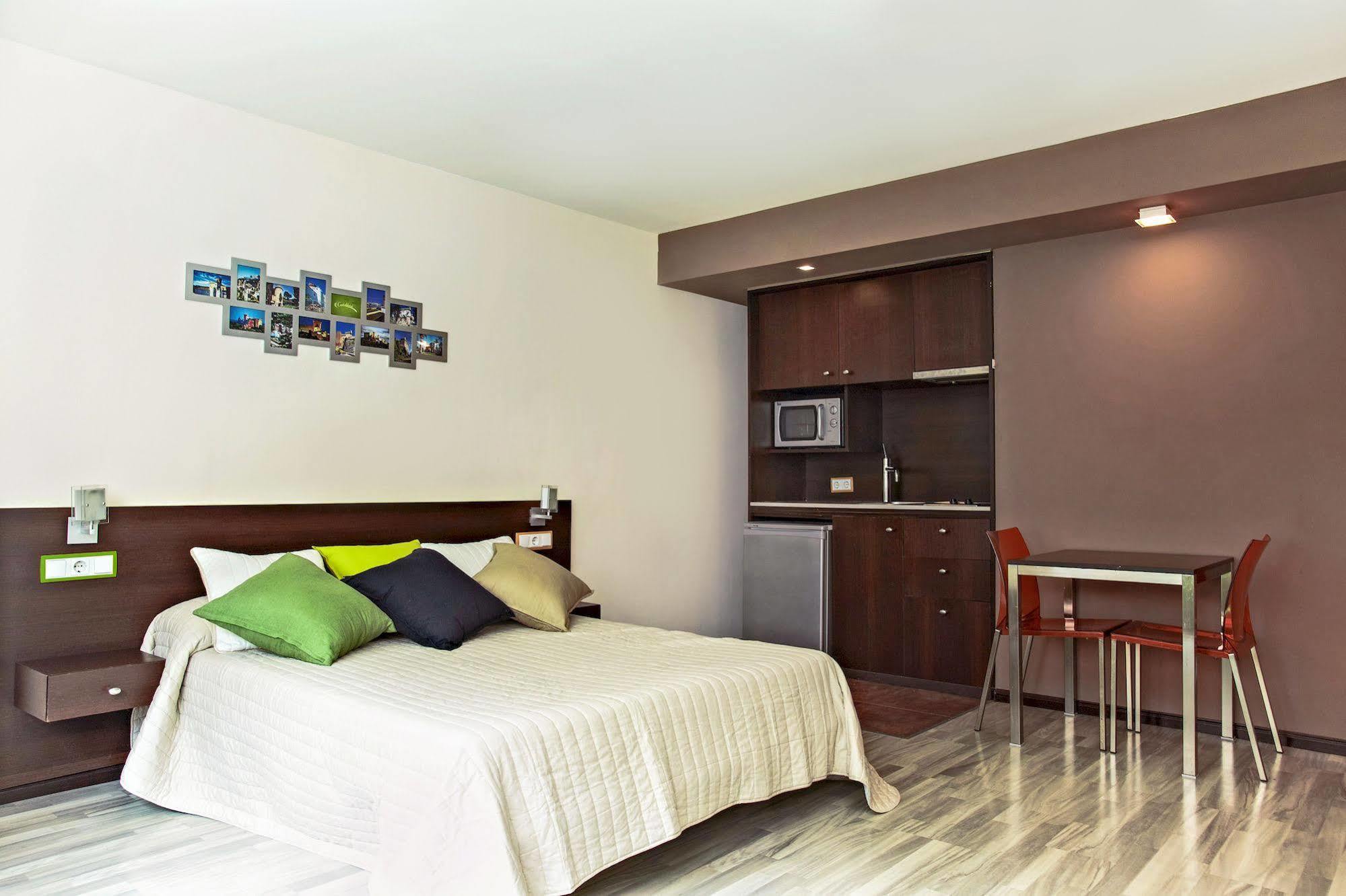 Ginosi Basics Centric Apartel Castelldefels Esterno foto