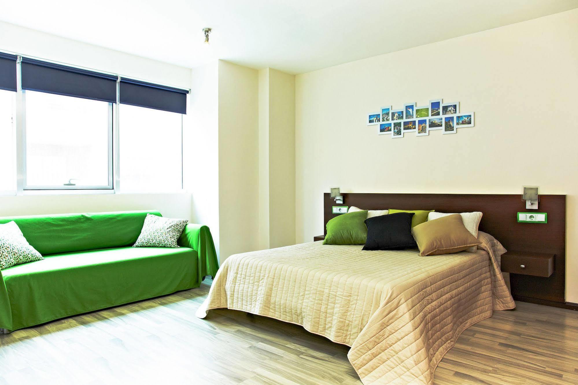 Ginosi Basics Centric Apartel Castelldefels Esterno foto