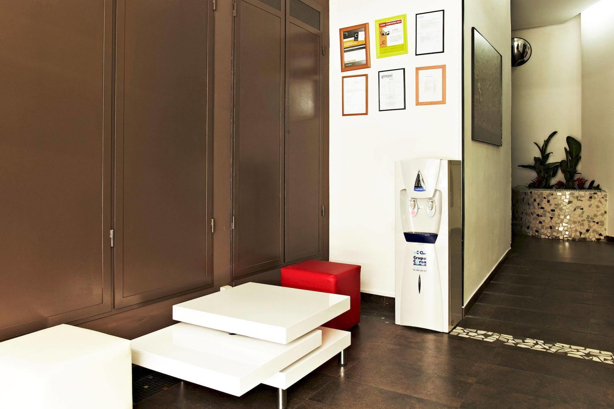 Ginosi Basics Centric Apartel Castelldefels Esterno foto