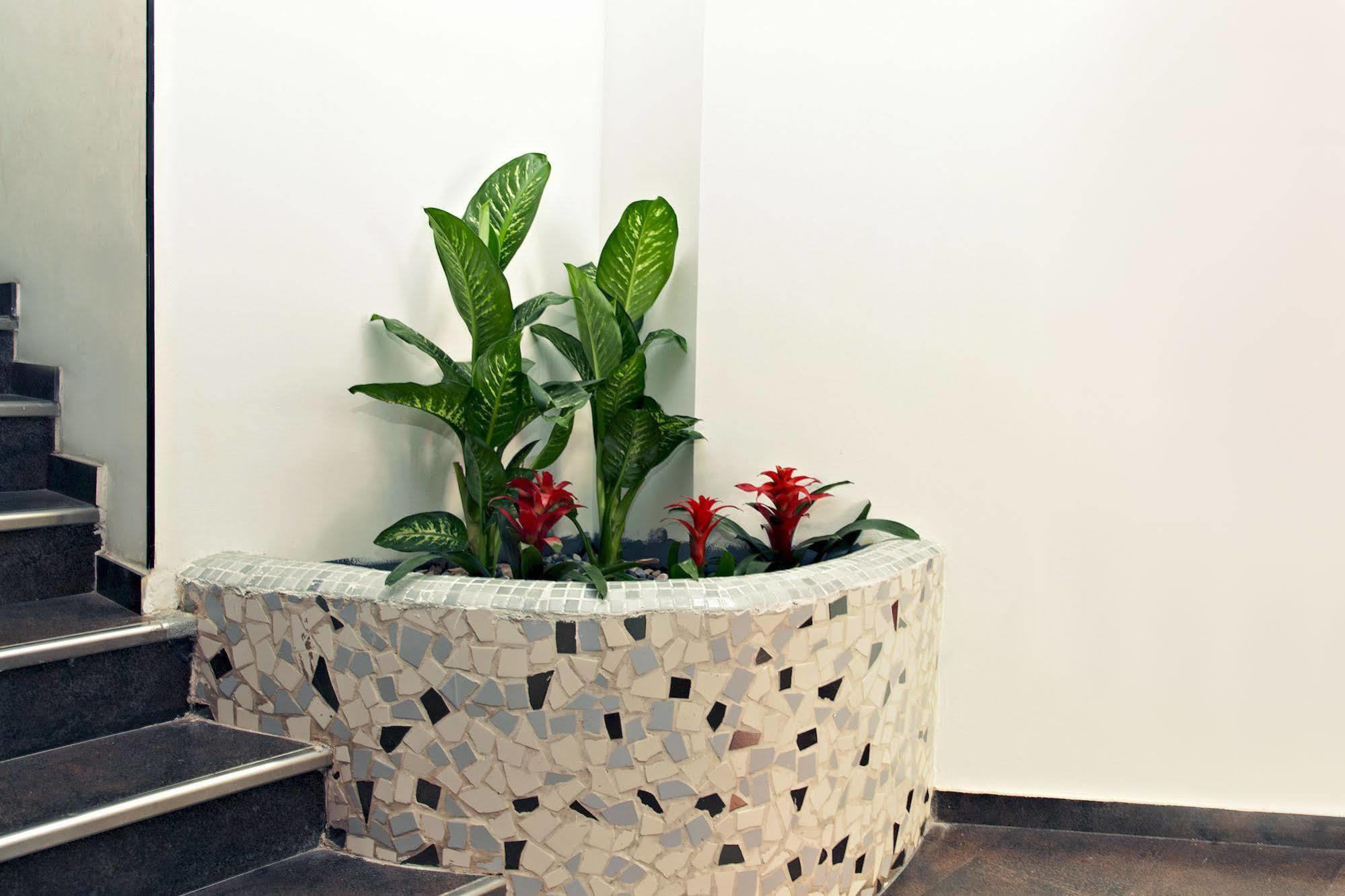 Ginosi Basics Centric Apartel Castelldefels Esterno foto